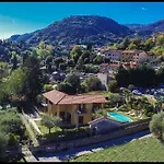 Charming Boutique Bed & Breakfast 4*