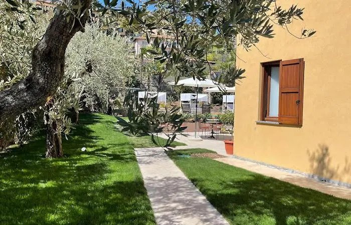 לינה וארוחת בוקר Charming Boutique 4*