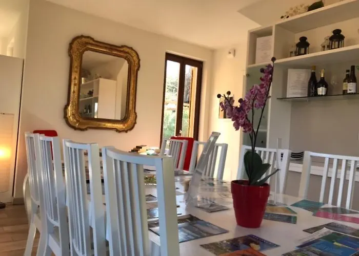 לינה וארוחת בוקר Charming Boutique בלאג'יו